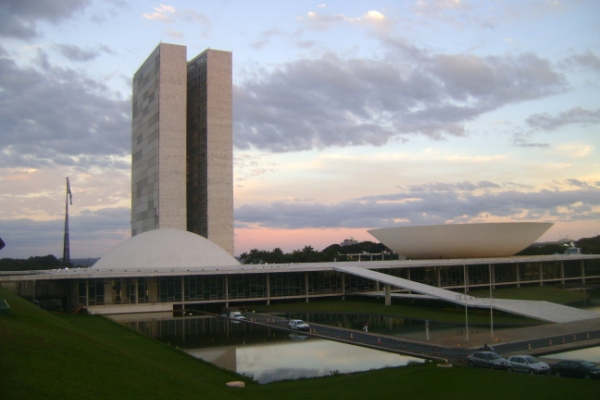 Congresso quer aumentar salários dos deputados, senadores, presidente e vice-presidente da República