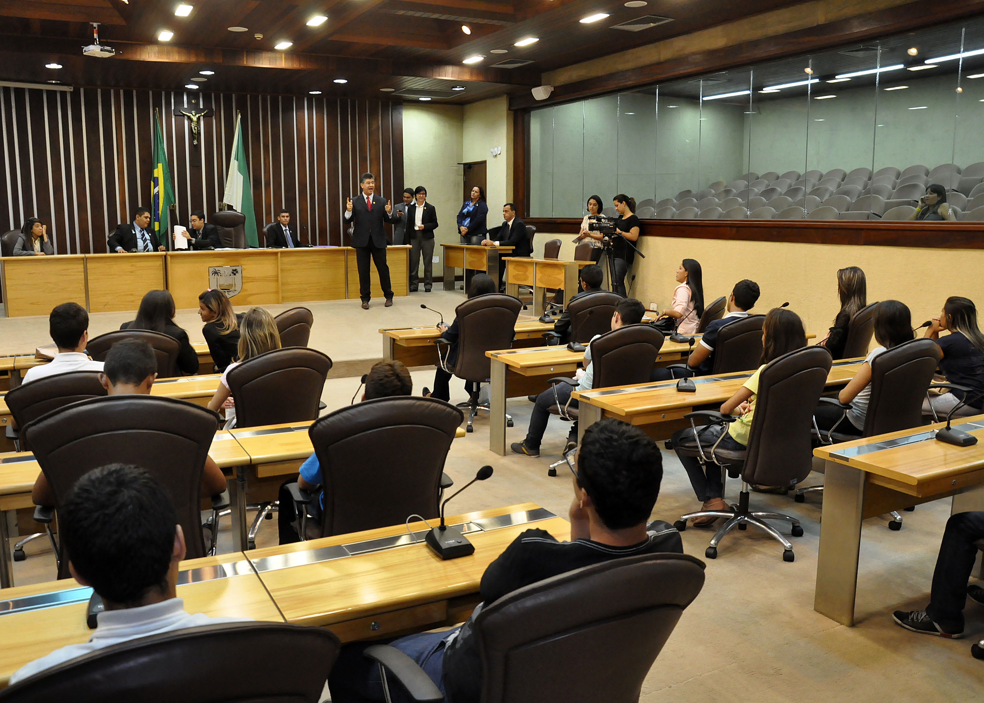 Parlamento Jovem apresenta leis e requerimentos em sessão ordinária