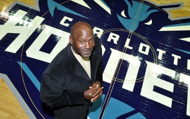 Michael Jordan está no topo da lista dos atletas mais bem pagos de todos os tempos. Compra de time da NBA fez ele ultrapassar 1 bilhão de dólares em ganhos